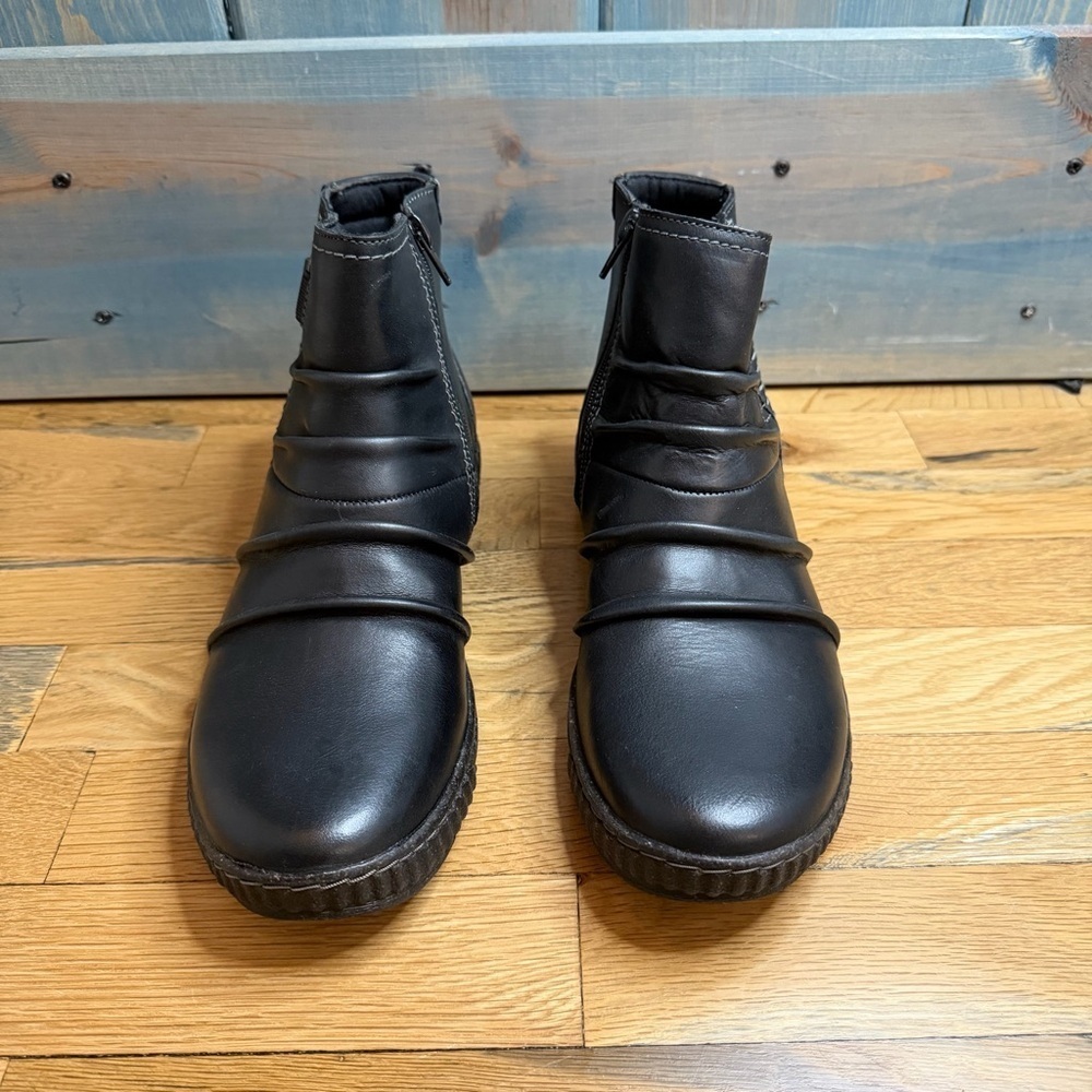 Clarks Womens Caroline Orchid Ruched Boots Black Leather Side Zipper 10M - Picture 4 of 10
